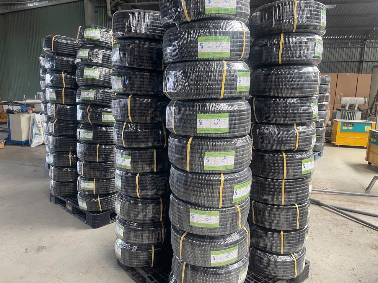 Ống ruột gà luồn dây điện